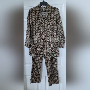 Victoria Secret 3pc Pajama Set Small. Set Includes Robe Top And Bottom.